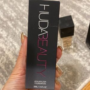 Huda Beauty toasted coconut 240N foundation